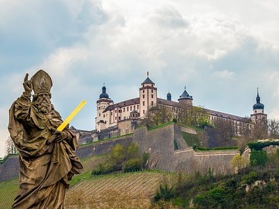 Die Festung Marienberg oberhalb von Würzburg wurde vom Götz von Berlichingen belagert.