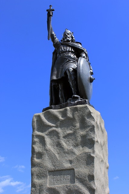 Für Alfred den Großen wurden in der alten Hauptstadt Winchester sowie an zahlreichen anderen Orten Statuen errichtet. Alfred der Große Statue Winchester