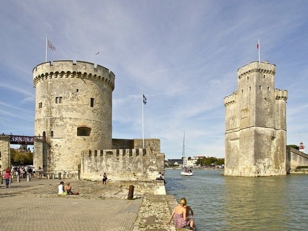 Der Hafen von La Rochelle wurde durch zwei mächtige Türme gesichert. Hafen La Rochelle
