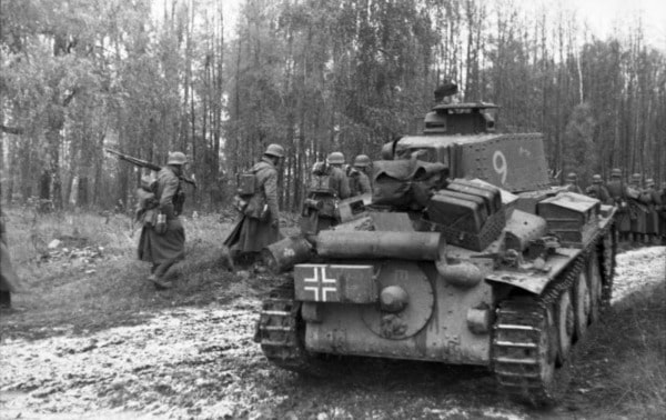 Otto Carius war Ladeschütze eines Panzer 38 beim Überfall auf die Sowjetunion. Panzer 38 Sowjetunion Foto